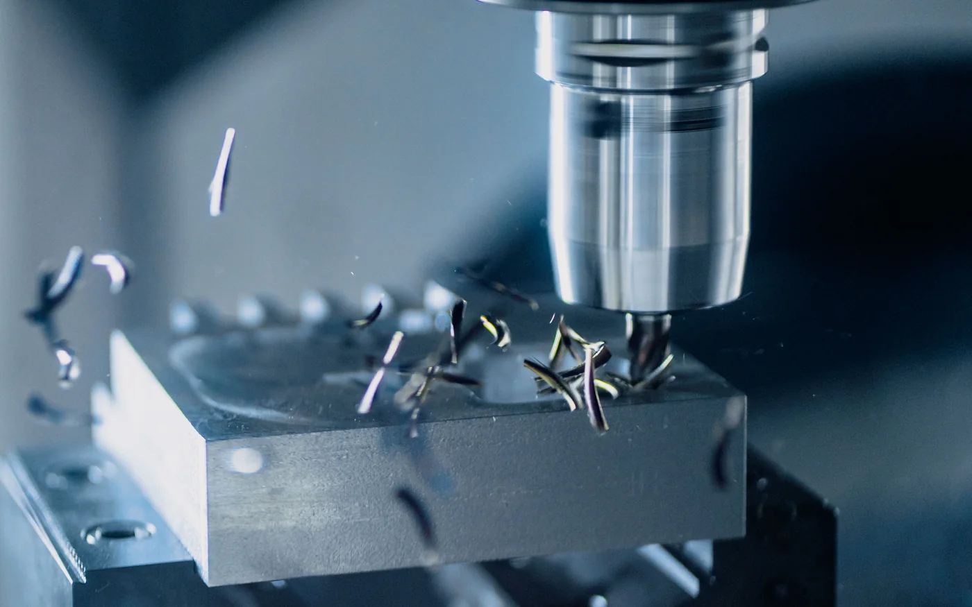 Proceso de mecanizado CNC como ejemplo de empresa española de fabricación exportadora